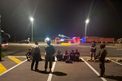 Los extranjeros son de Bangladesh.