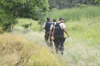 Policías también se hicieron presentes para retirar el cuerpo de la séptima víctima.