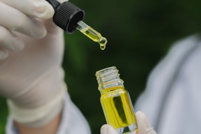 El aceite de cannabis es una de las formas más comunes de consumirlo