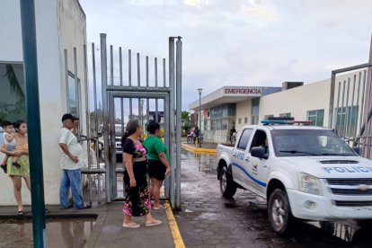 Familiares fueron a retirar los cuerpos de la morgue.