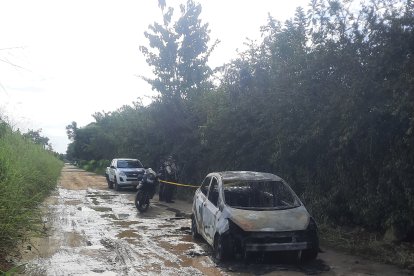 Ambos panas estaban dentro del vehículo que se consumió en su totalidad.