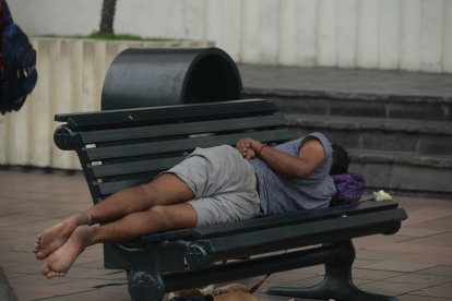 En la avenida 9 de Octubre, los mendigos también son un problema junto a los ‘limpiavidrios’.