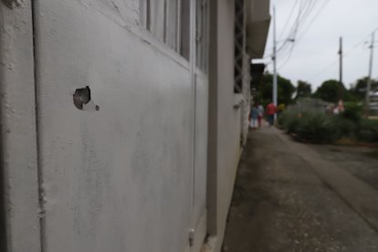 Los proyectiles alcanzaron las puertas del sector.