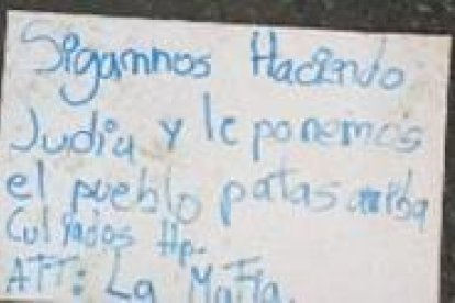 El panfleto que dejaron junto a la funda.