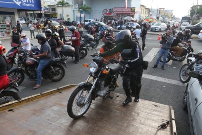 Motos resultaron retenidas en el operativo.