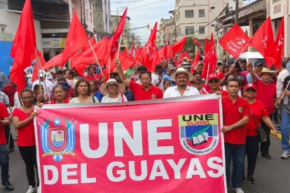 La UNE se unió a las movilizaciones en otro lugar del centro de la ciudad.