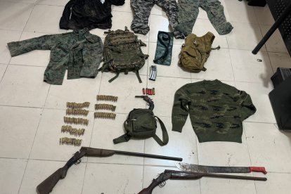 Parte de las evidencias halladas en poder del los detenidos.