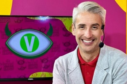 Esteban Vidan es panelista de farándula en el programa online, Viralizados.