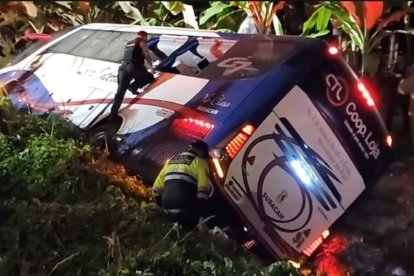 Se desconocen las causas del siniestro del bus de la cooperativa lojana que se desplazaba hacia el Puerto Principal.