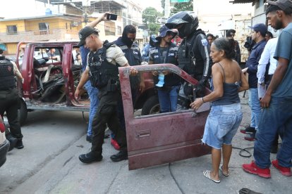 Partes de vehículos que no se justificó su procedencia fueron decomisadas por uniformados de la Policia