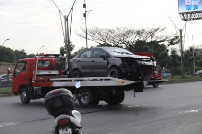 El carro que se impactó fue retirado por una grúa
