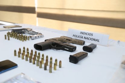 Las evidencias halladas en poder de los sospechosos.