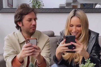 Víctor Aráuz y Érika Vélez estuvieron bailando en una reunión familiar en Manta.