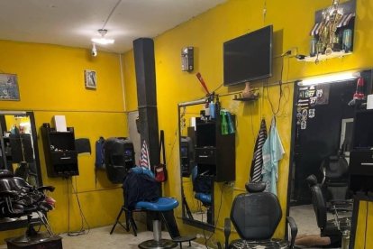 Agentes indagan los motivos y autores del ataque a balas contra Kenan Franco Rivas.