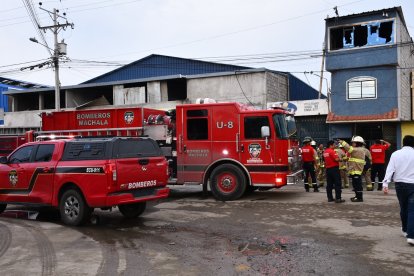 Bomberos de la localidad llegaron a la emergencia.