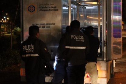 El cuerpo fue trasladado al Centro Forense para establecer las causas de su muerte.
