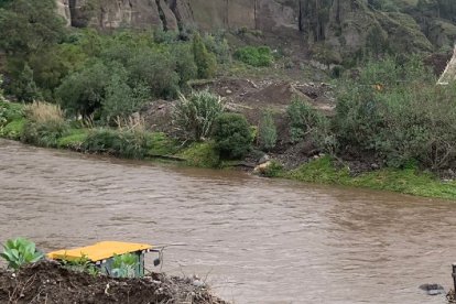 Iban a sacar arena del río Cutuchi, cuando hallaron el cuerpo.