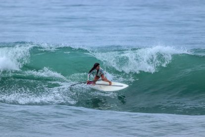 Xiomara Bowen accedió al Campeonato Mundial de SUP y Paddleboard en Dinamarca, luego de conseguir el título de campeona nacional de la disciplina.