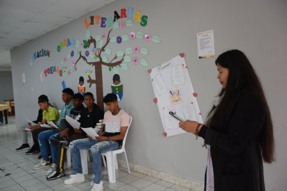 Desde la Sub-12 a la Sub-18, en la casa club los chicos reciben clases hasta completar la secundaria.