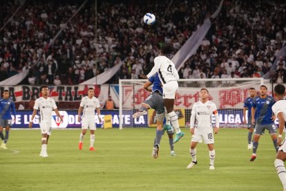 Liga de Quito va ganando a Emelec en su estadio.