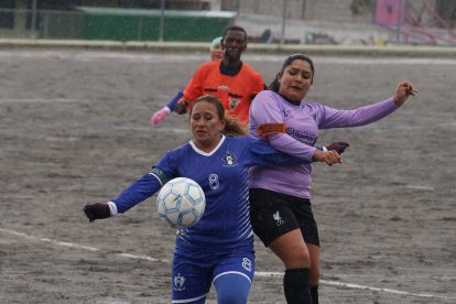 La Chava en acción con Valencia en la gran final de la Liga Consejo Provincial.