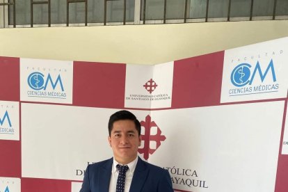 el doctor Steven Aguirre Giler fue sorprendido cuando iba al trabajo.