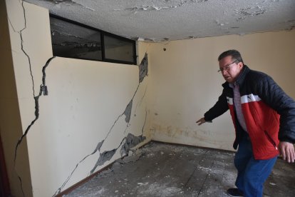 50 casas ya no son aptas para ser habitadas. En total, 360 viviendas tienen grietas.