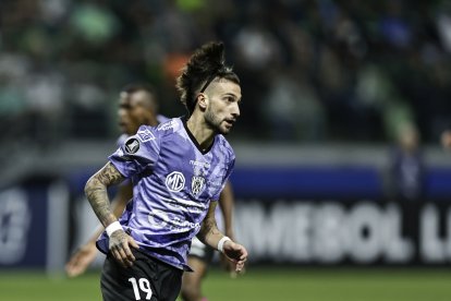 AMDEP1905. SAO PAULO (BRASIL), 15/05/2024.- Lautaro Ariel Díaz de Independiente celebra un gol este miércoles, en un partido de la fase de grupos de la Copa Libertadores entre Palmeiras y Independiente del Valle (IDV) en el estadio Allianz Parque en Sao Paulo (Brasil). EFE/ Isaac Fontana