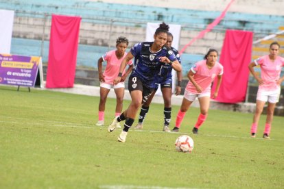 Nayeli Bolaños, la chica gol de Dragonas.