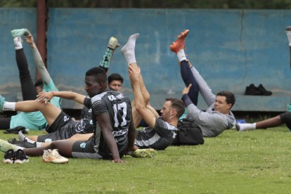A pesar de que les adeudan los sueldos, los futbolistas no han faltado a las prácticas y partidos.