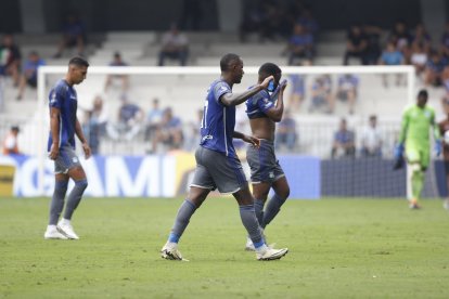 Jaime Ayoví falló un penal.