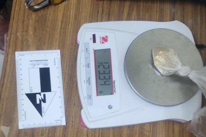 Al sospechoso también le encontraron 123 gramos de material aurífero y la Policía investiga de dónde lo habría obtenido.
