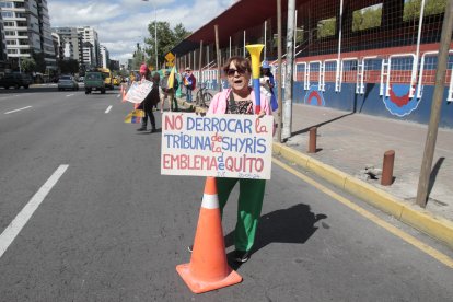 Ciudadanos se han congregado este lunes en las imediaciones de la Tribuna de los Shyris