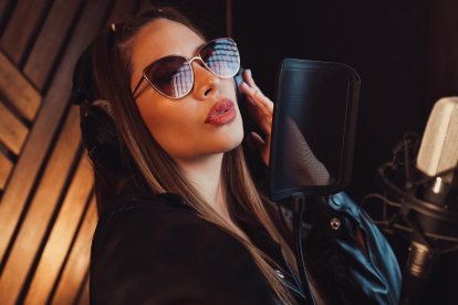 Karla Cueva ha sabido combinar sus dos pasiones, el ejercer como abogada y la música.