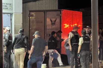 La víctima fue asesinada cuando se realizaba el cambio de guardia en el edificio de la agencia.