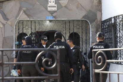 Policías fueron a una casa ubicada a una cuadra de donde quedó el cadáver. Desde ahí se lo habría sacado.