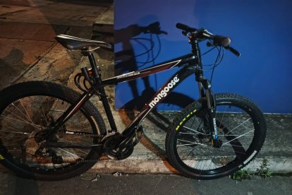 El tipo andaba en esta bicicleta.