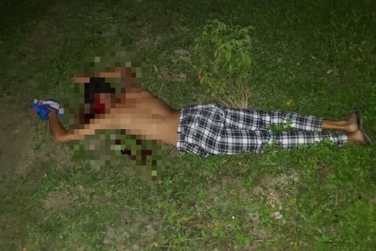 El cadáver del hombre fue hallado en la orilla de un río