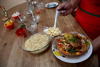 El platillo se prepara en el momento que pide el comensal. Todo está previamente cocido.