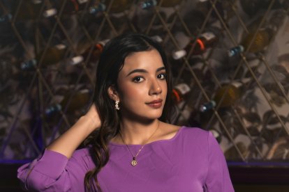 Débora respeta la trayectoria de su padre,  pero quiere labrar su propio nombre en el mundo de la comunicación.