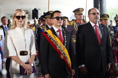 El Presidente Noboa llegó a la Asamblea en compañía de su esposa, Lavinia Valbonesi.