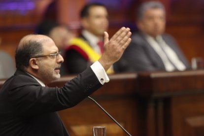 Henry Kronfle, Presidente de la Asamblea Nacional.