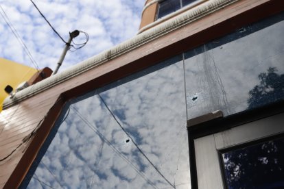 Este viernes 24 de mayo aún se veían daños en el inmueble.