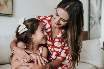 Emiliana y su familia practican labor social.