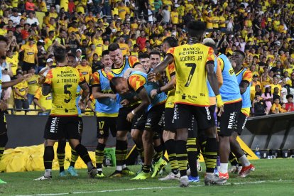 Barcelona gana 2-0 a Técnico Universitario-