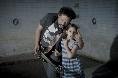 Foto de archivo de Lucho con su hija Luccy de hace más de 10 años. En el show del jueves 30, ella lo acompañará en la canción 'Transparente' en versión piano.