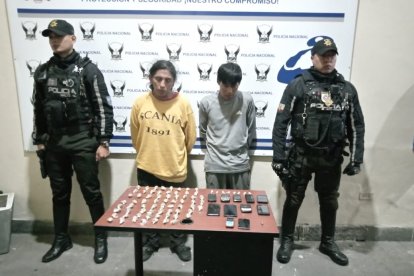 El padre de la niña y su tío fueron aprehendidos para investigaciones.