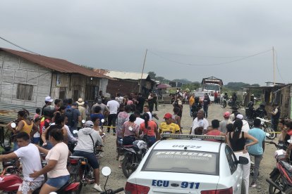 La Policía llegó al sito para recabar indicios del origen del crimen.