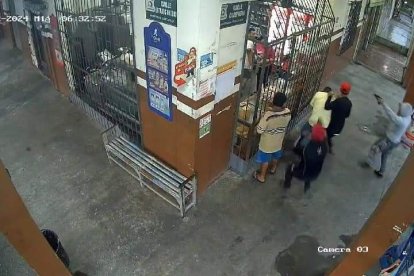 El secuestro quedó captado en cámaras de seguridad.