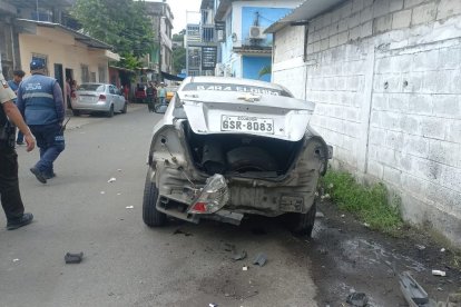 El Municipio de Durán confirmó el atentado con un carro cargado de explosivos.